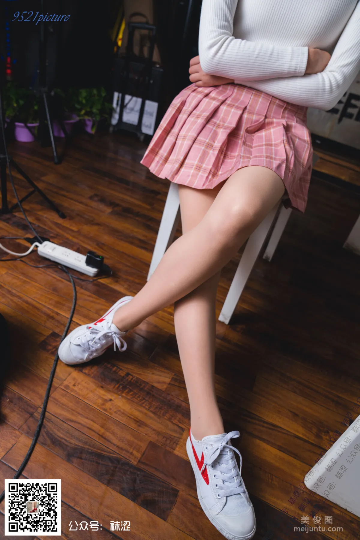 [Wase] VOL.029 Xue Li, Pink Pleated Skirt and Skin-Tone Velvet Stockings photo 8