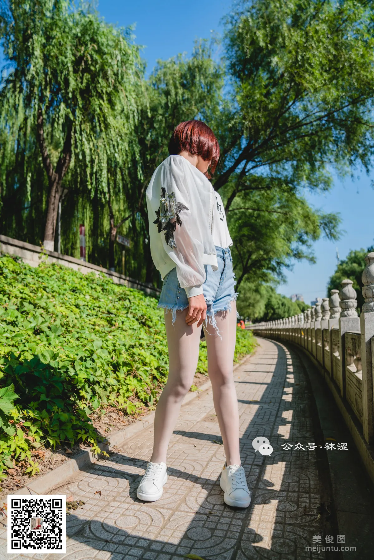 [襪澀] VOL.010 當穿白絲的妹子遇到大叔 寫真套圖 4