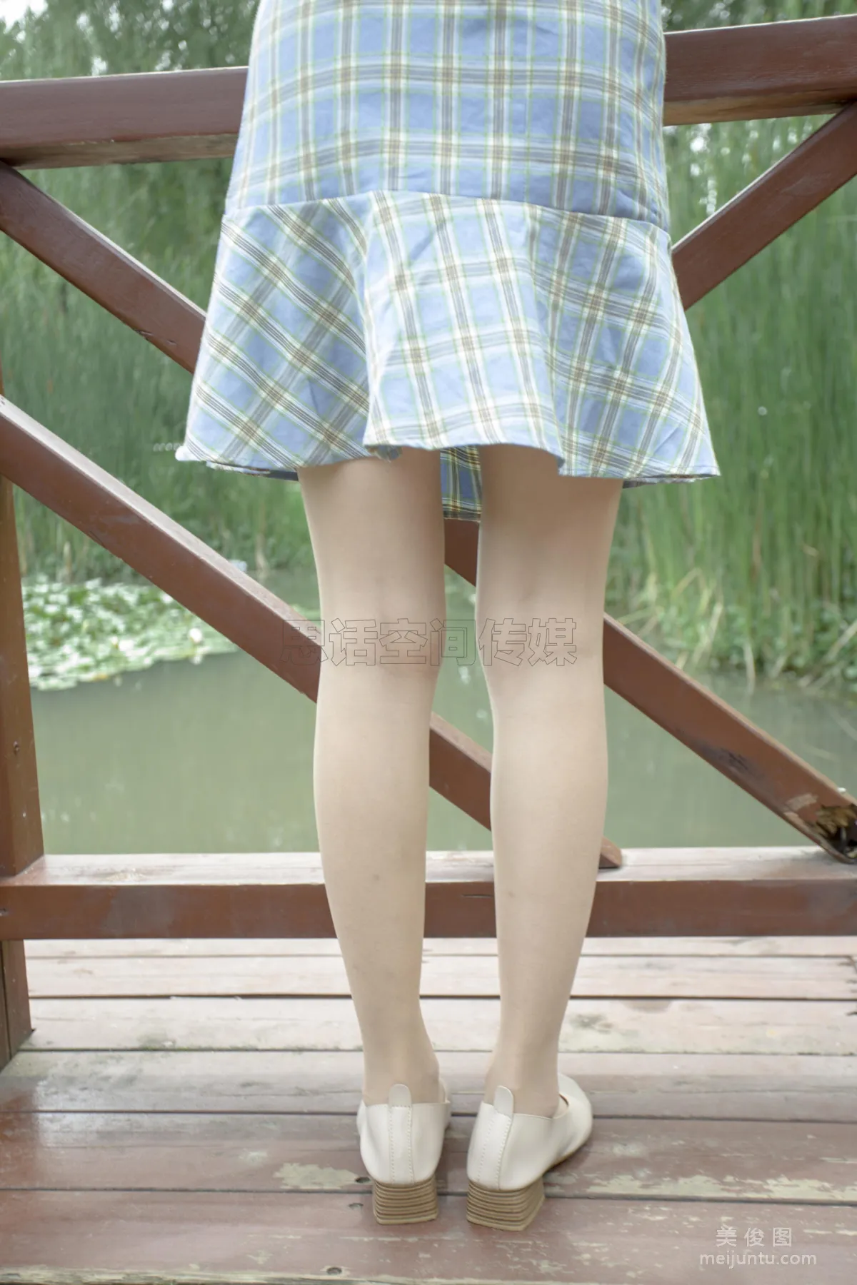 [SiHua] SH173 Shi Shi, Qipao and Silk Stockings Girl Strolls in the Park photo 10