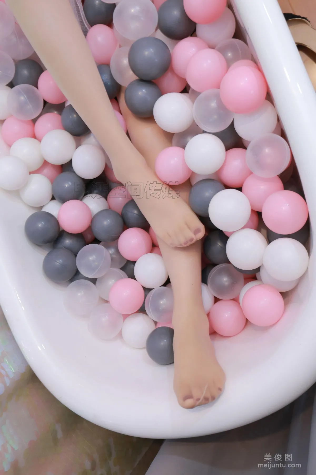 [SiHua] SH176 Xiao Die - Beautiful Legs Girl on a Balloon Ball photo 50