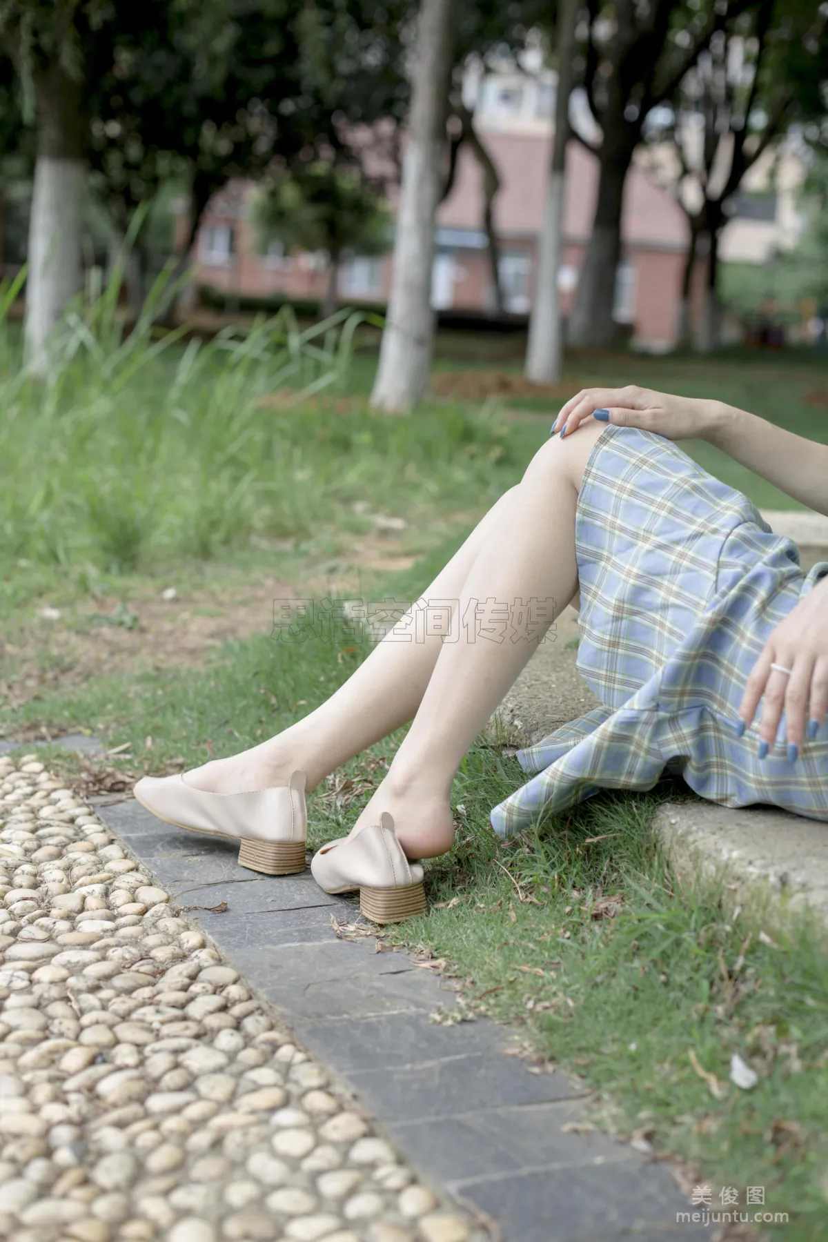 [SiHua] SH173 Shi Shi, Qipao and Silk Stockings Girl Strolls in the Park photo 14