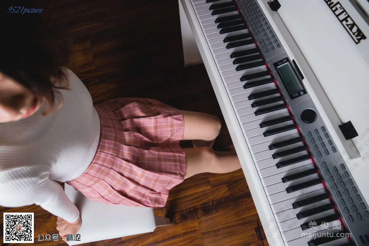 [Wase] VOL.029 Xue Li, Pink Pleated Skirt and Skin-Tone Velvet Stockings photo 4