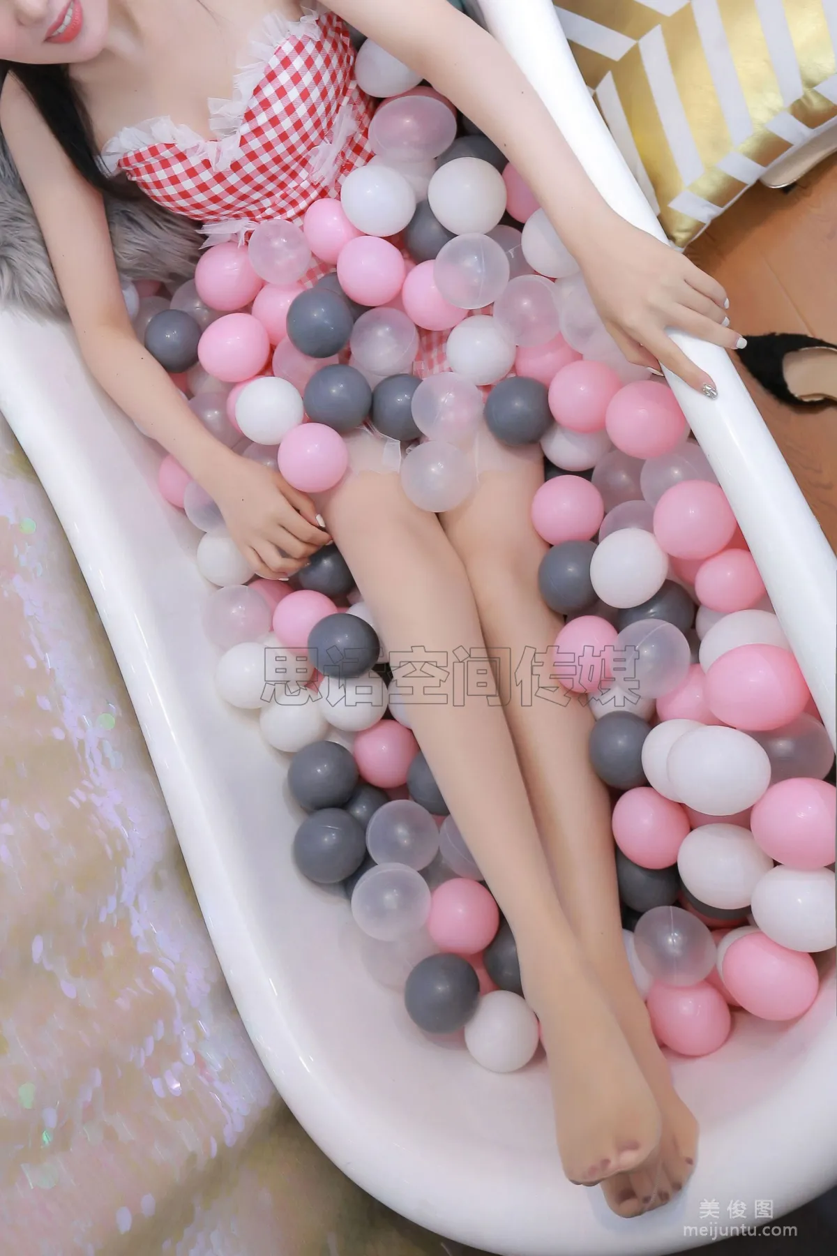 [SiHua] SH176 Xiao Die - Beautiful Legs Girl on a Balloon Ball photo 48