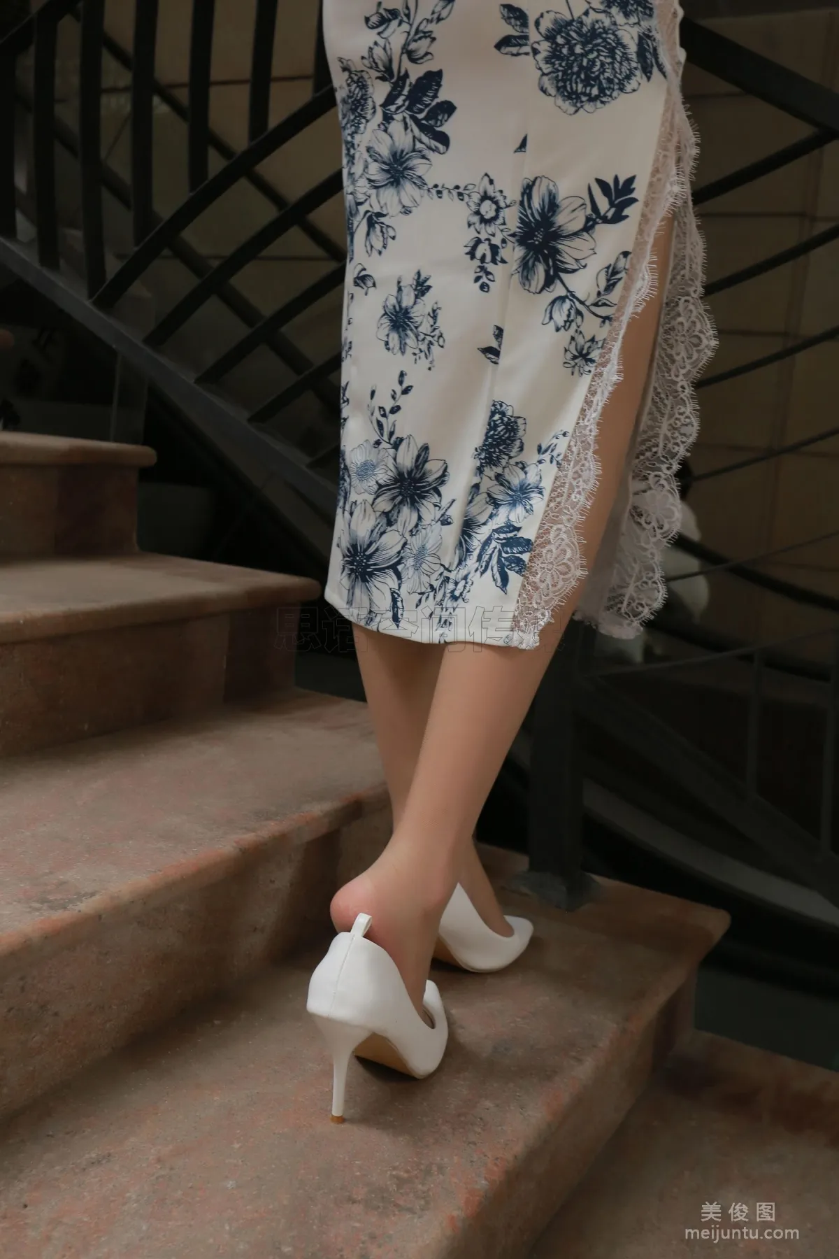 [SiHua] SH187 Shi Shi, Qipao Goddess in Flesh Stockings photo 5