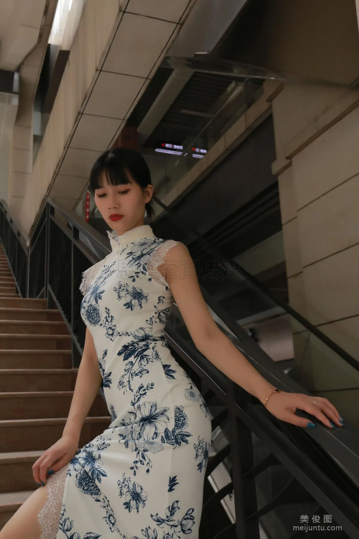 [SiHua] SH187 Shi Shi, Qipao Goddess in Flesh Stockings photo 4