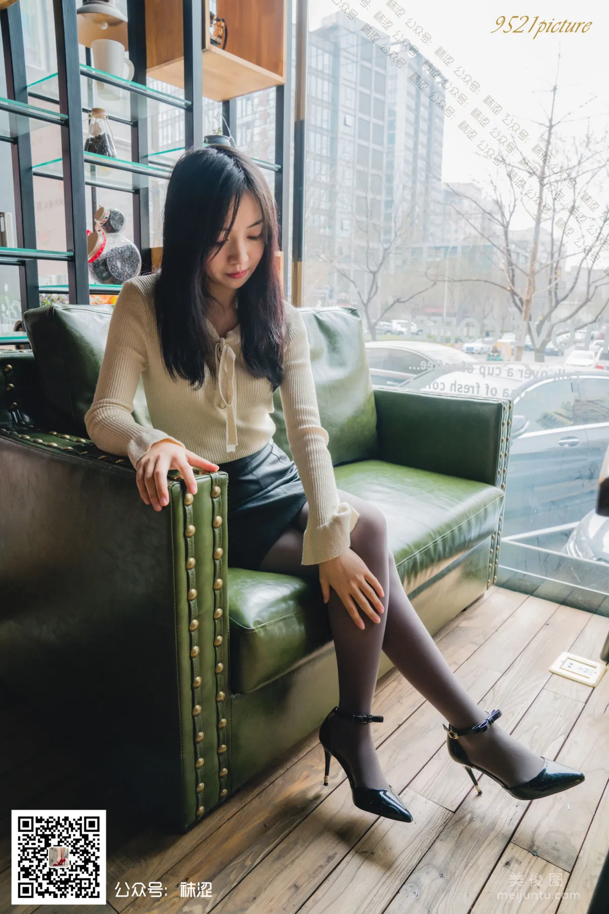 [袜涩] VOL.025 莎莎 - 灰丝出镜46