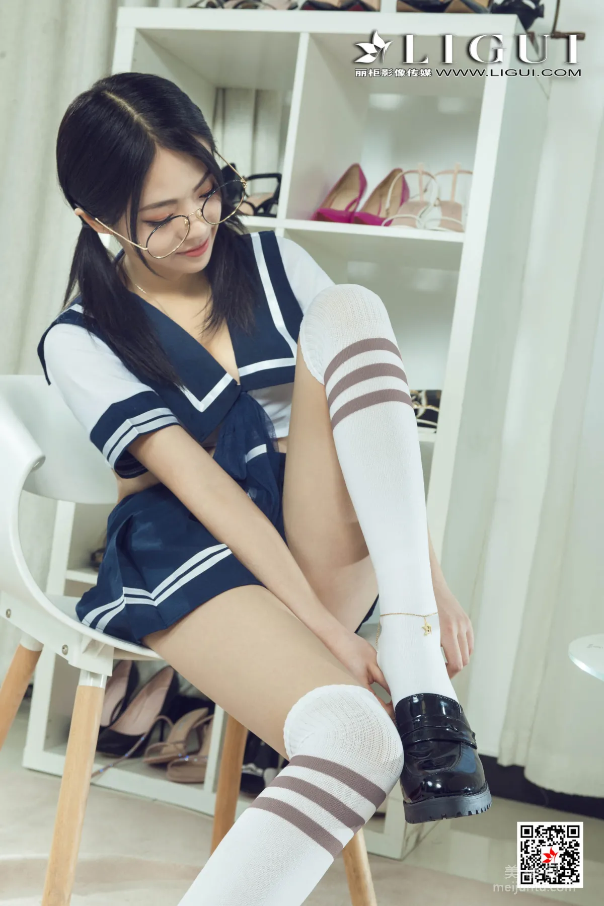 [Ligui] Model Pan Pan, Glasses Girl JK Uniform Stockings and Feet photo 11