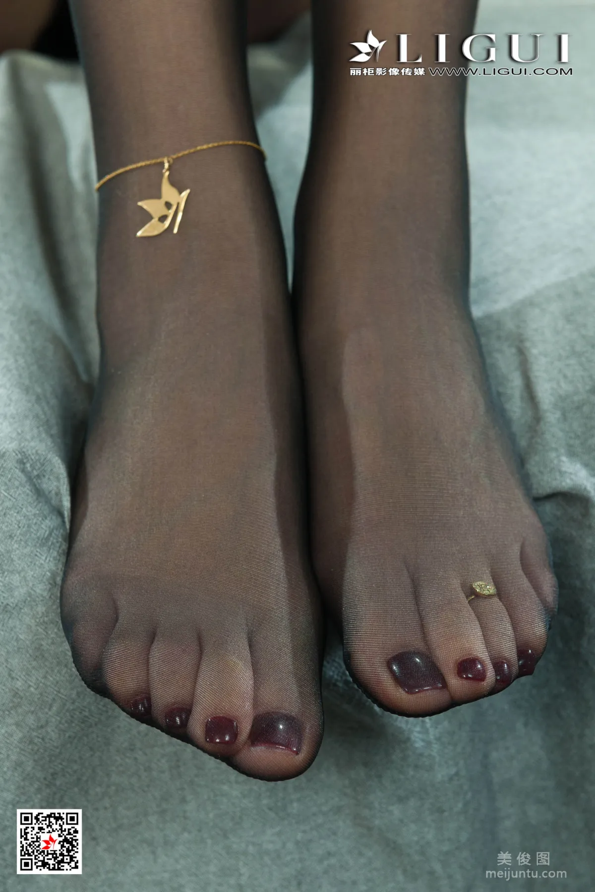 [Ligui] Model Li Tongxue - Black Stockings OL Beautiful Legs and Jade Feet photo 10
