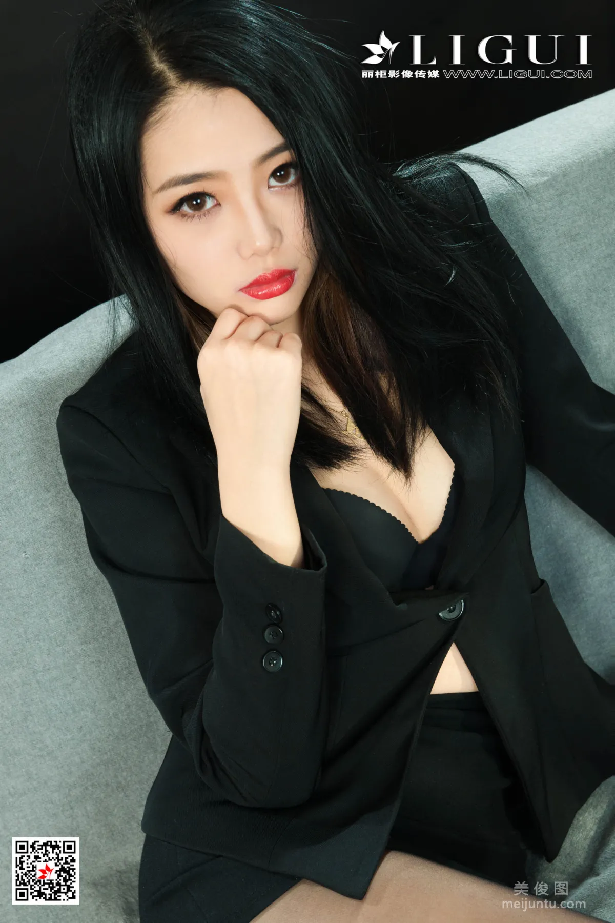 [Ligui] Model Li Tongxue - Black Stockings OL Beautiful Legs and Jade Feet photo 17