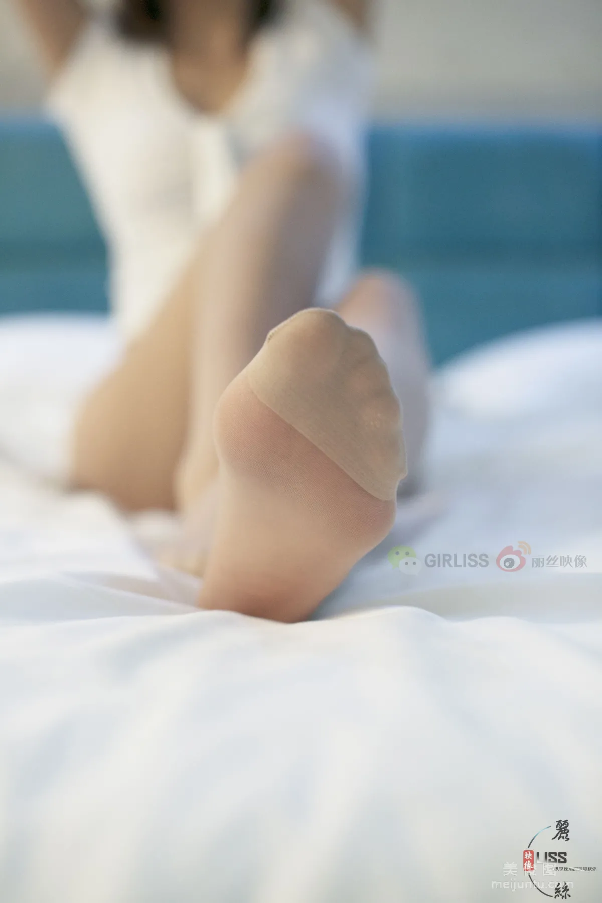 [丽丝映像GIRLISS]  梁冰 - 室内2 床上丝袜系列 写真套图11