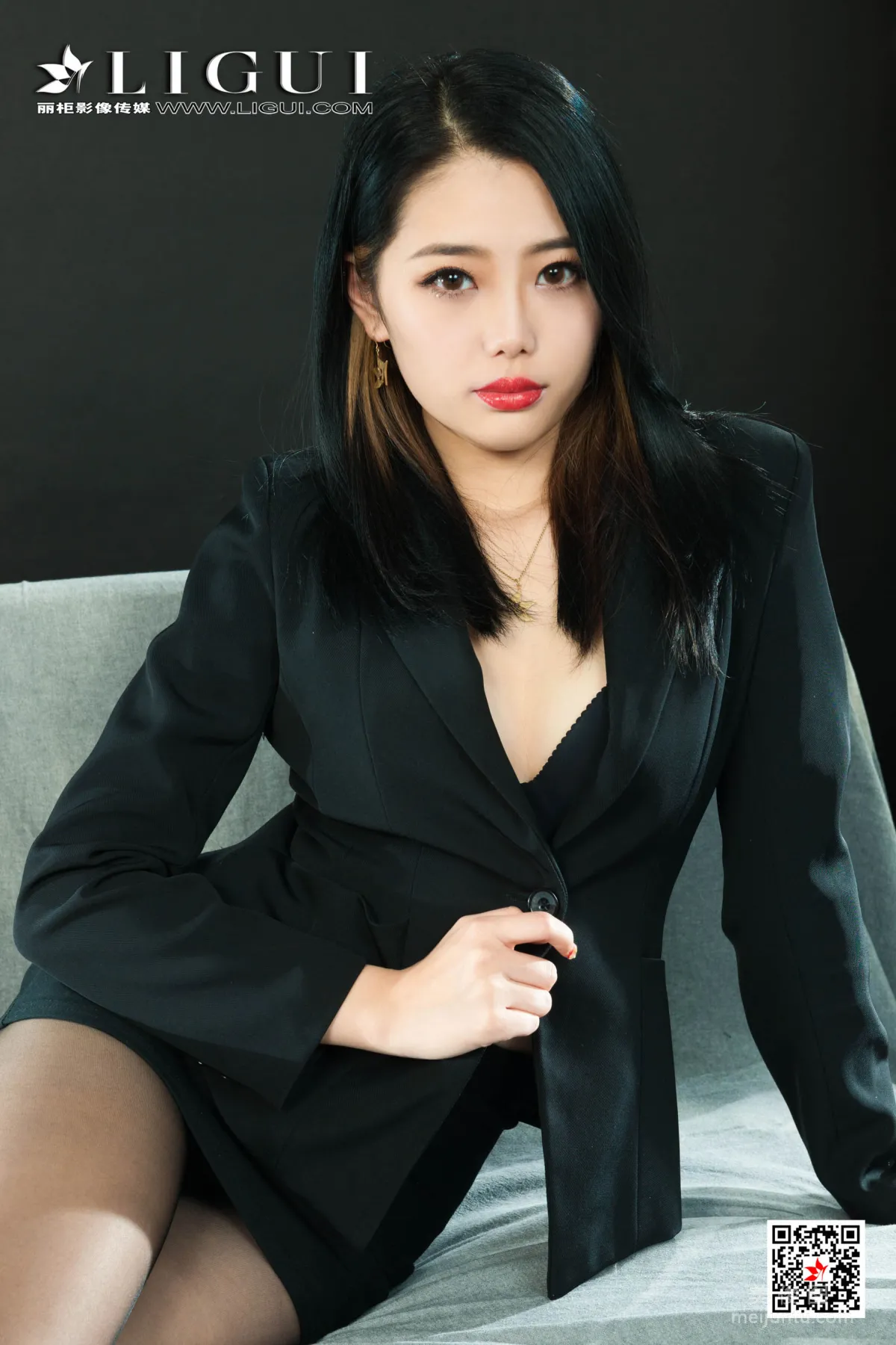 [Ligui] Model Li Tongxue - Black Stockings OL Beautiful Legs and Jade Feet photo 27