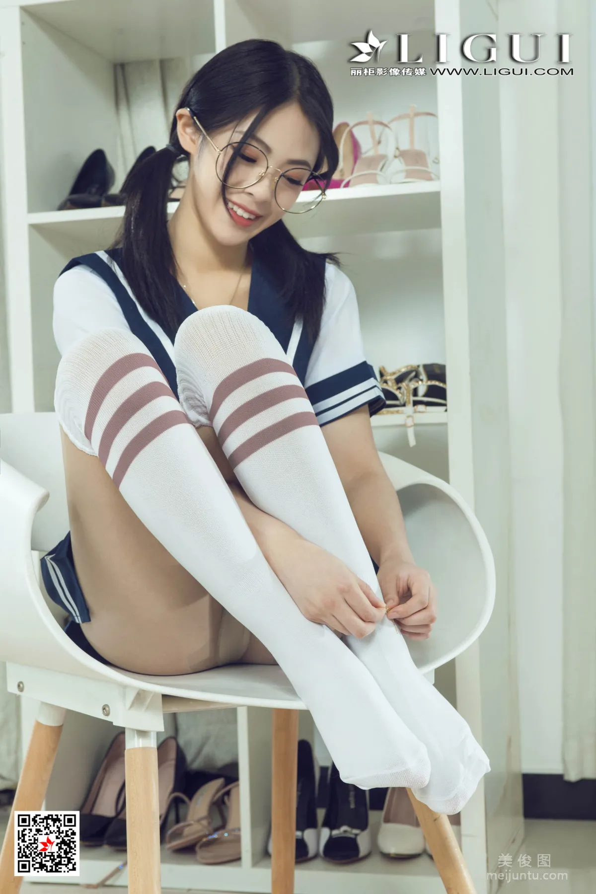 [Ligui] Model Pan Pan, Glasses Girl JK Uniform Stockings and Feet photo 12
