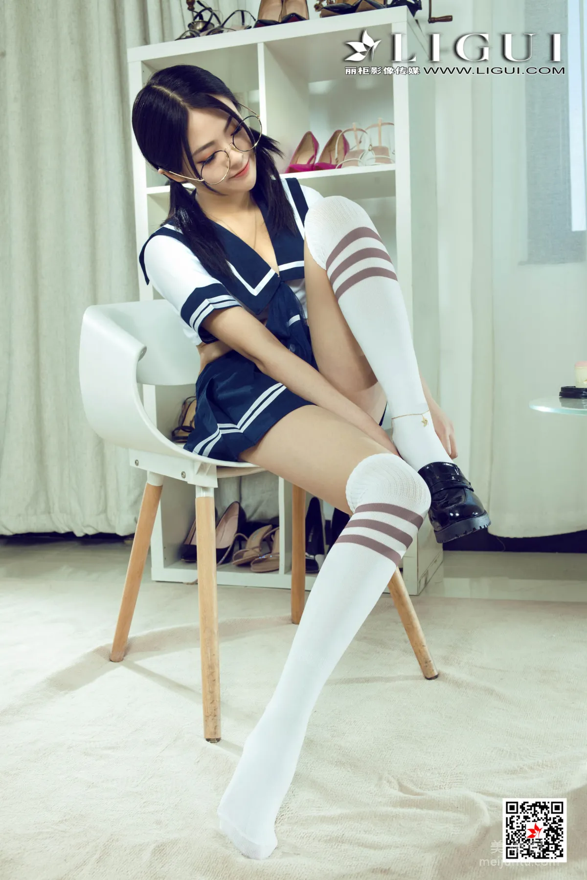 [Ligui] Model Pan Pan, Glasses Girl JK Uniform Stockings and Feet photo 10