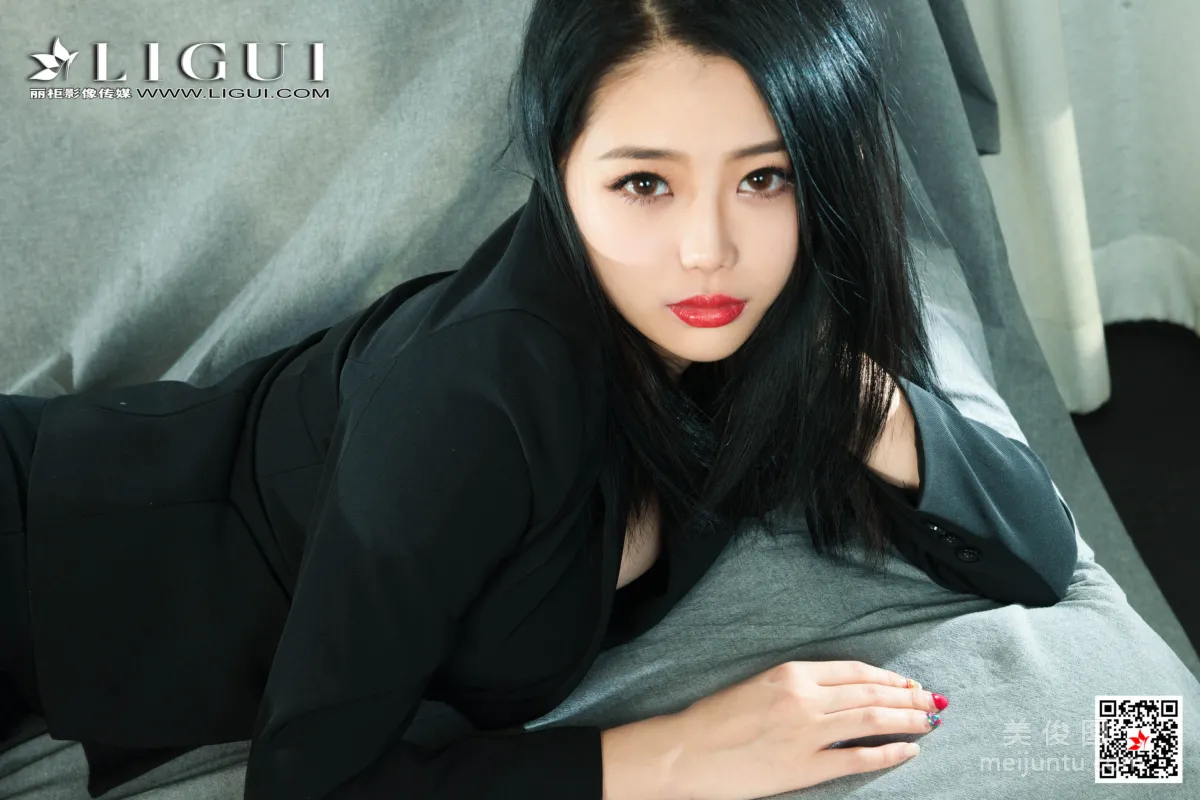 [Ligui] Model Li Tongxue - Black Stockings OL Beautiful Legs and Jade Feet photo 34