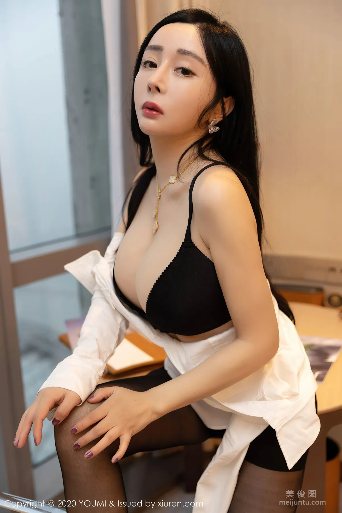 [YouMi] Vol.559 Yun Er - Classic White Shirt Black Leather Skirt Uniform OL Series photo 52