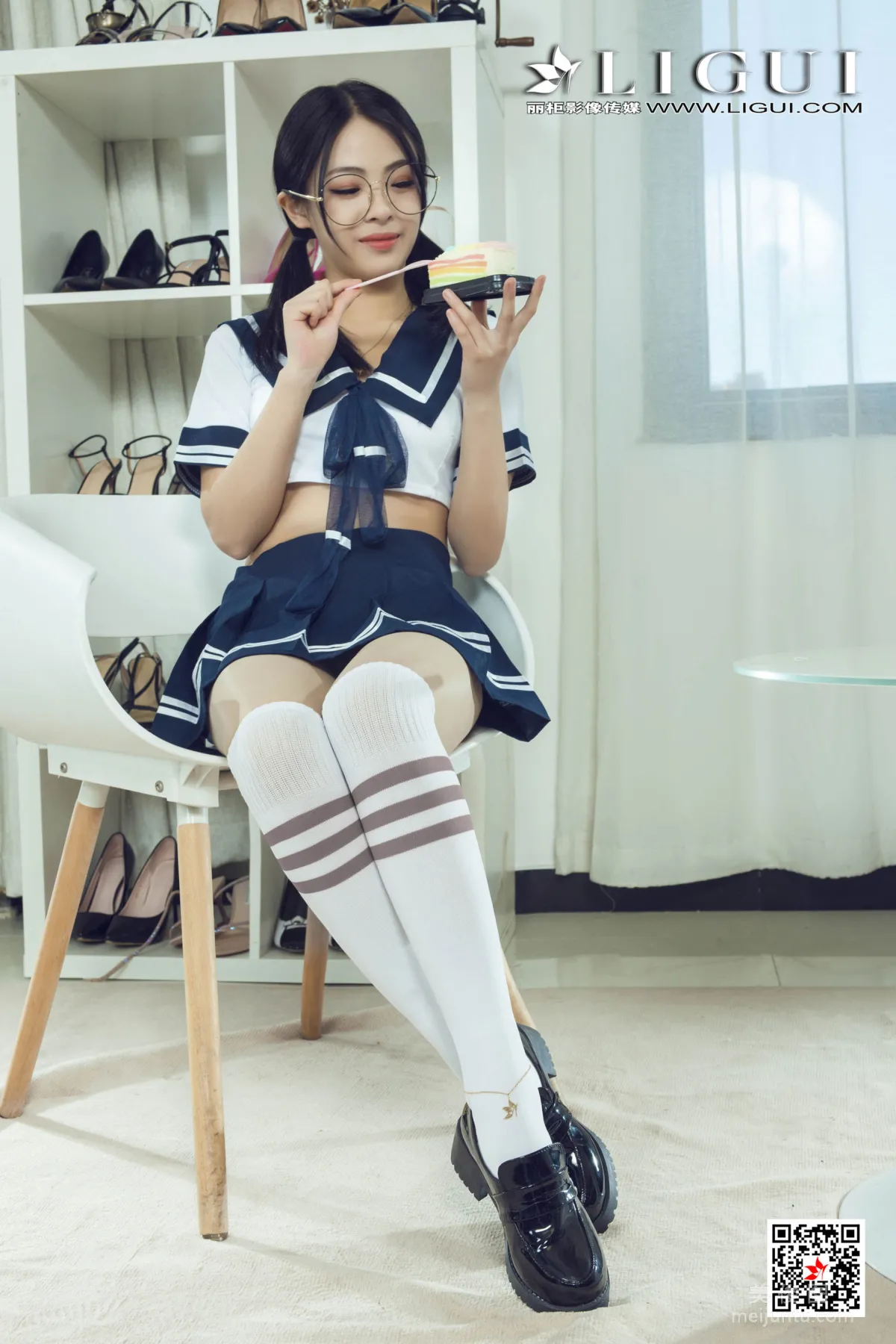 [Ligui] Model Pan Pan, Glasses Girl JK Uniform Stockings and Feet photo 2