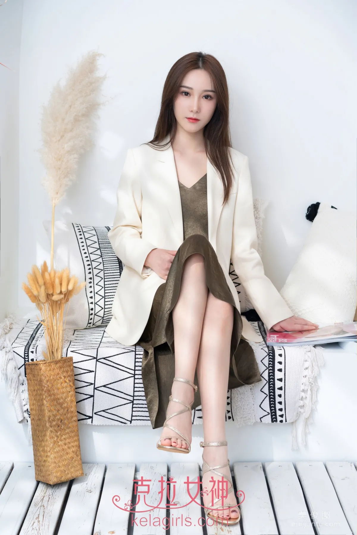 [克拉女神Kelagirls]  小芙 - 小脚与西服1