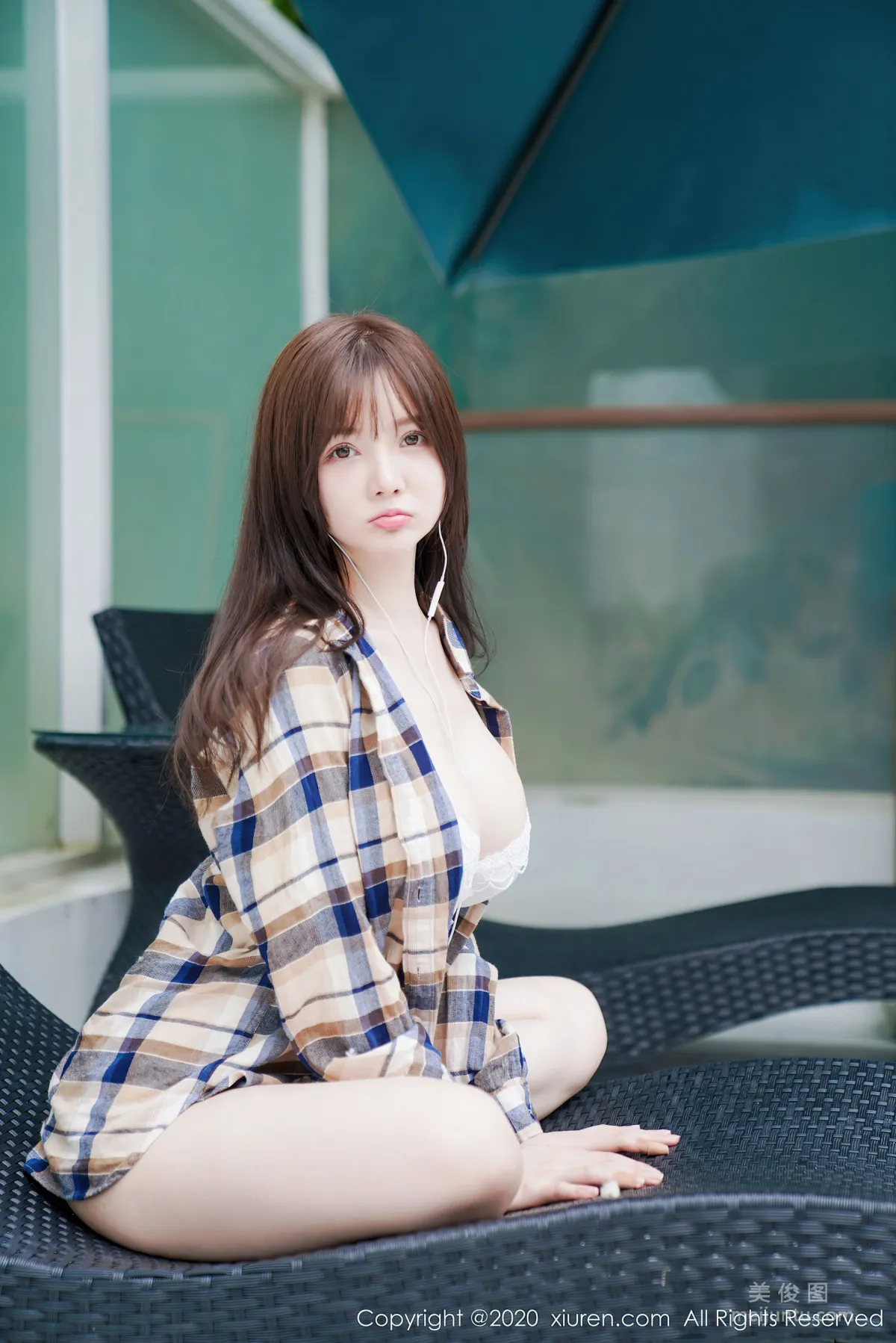 [XiuRen] No.2708 Mini Dameng Meng - Plaid Shirt Sexy Blooming in the Pool photo 20