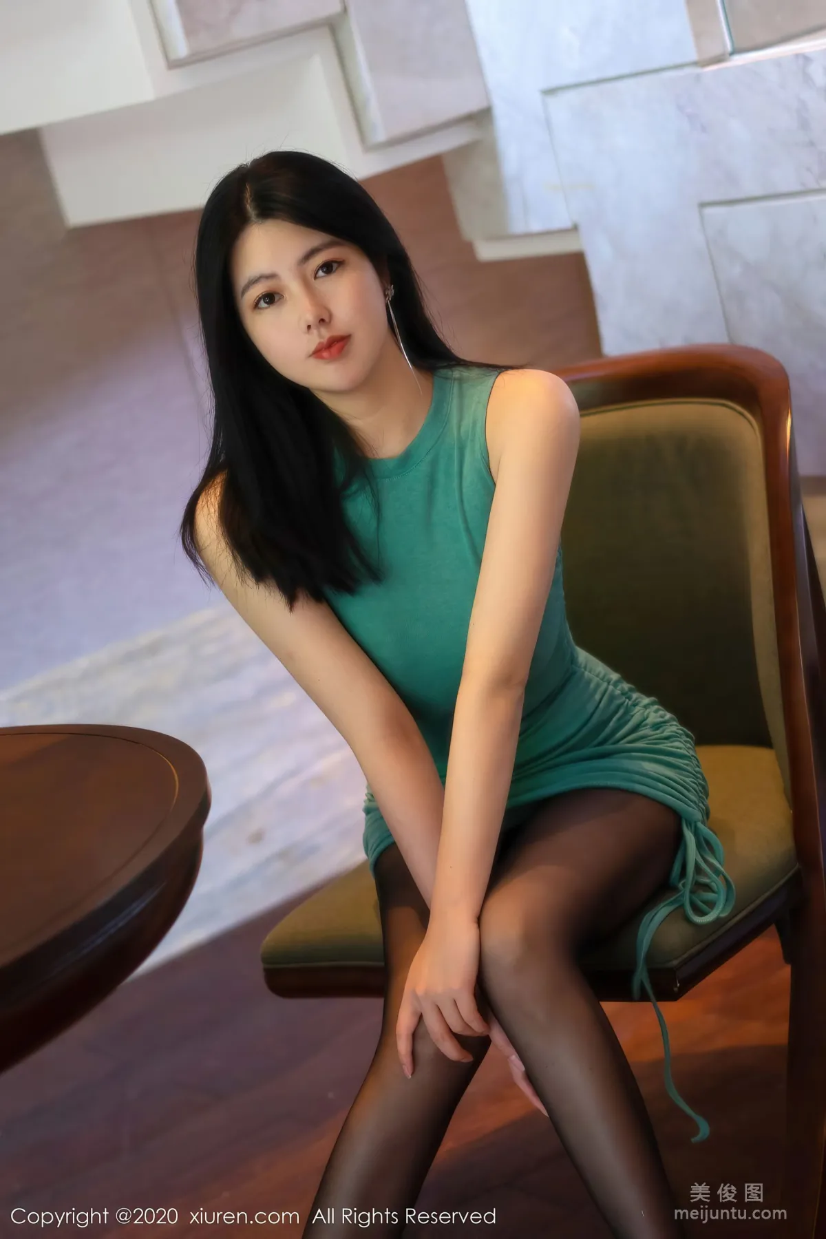[XiuRen] No.2744 Na Lu Selena - Beautiful Legs and Curves Under Exquisite Black Stockings photo 1