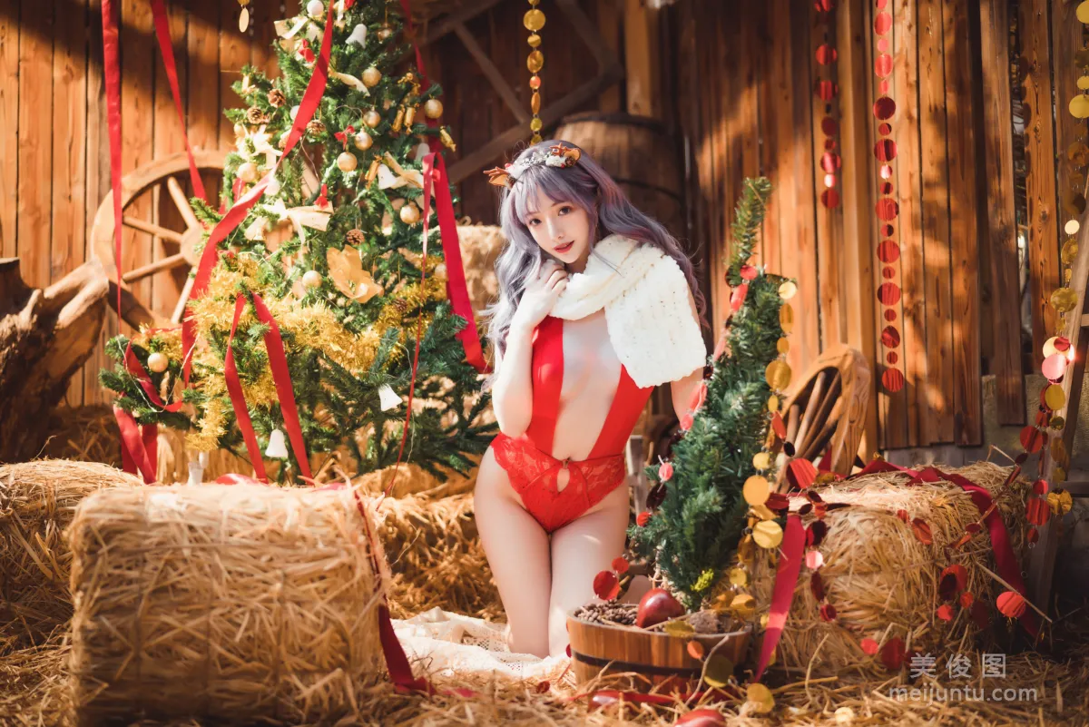 [Cosplay] 动漫博主雯妹 - 2020圣诞 写真套图2