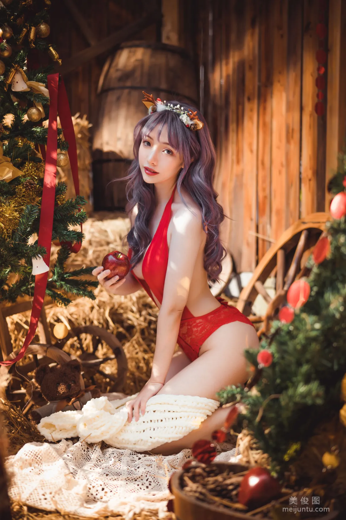 [Cosplay] Anime Blogger Wenmei Bujiang Daoli - 2020 Christmas Photo Set photo 13