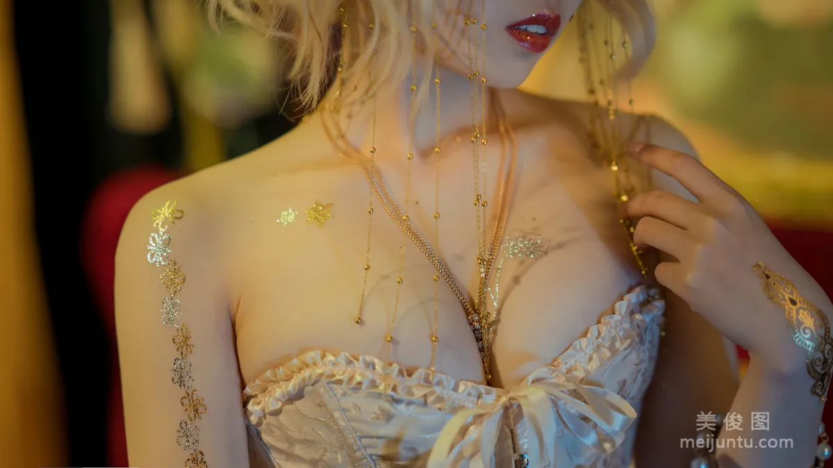 [Cosplay] Qiyue Miaozi, Offering the King's Crown Photo Set photo 6