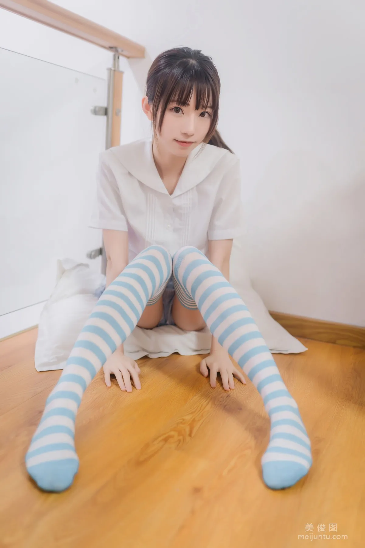 [Cosplay] Kitaro_绮太郎 - 藍白條紋襪 9