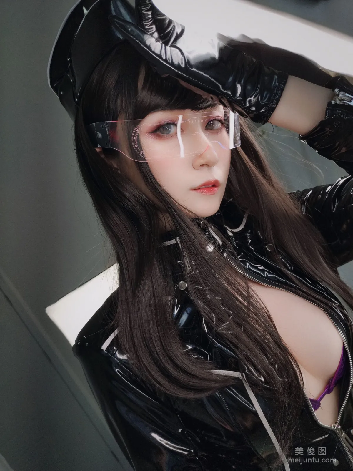 [Cosplay] Coser小姐姐白银 - 通讯官 写真套图1