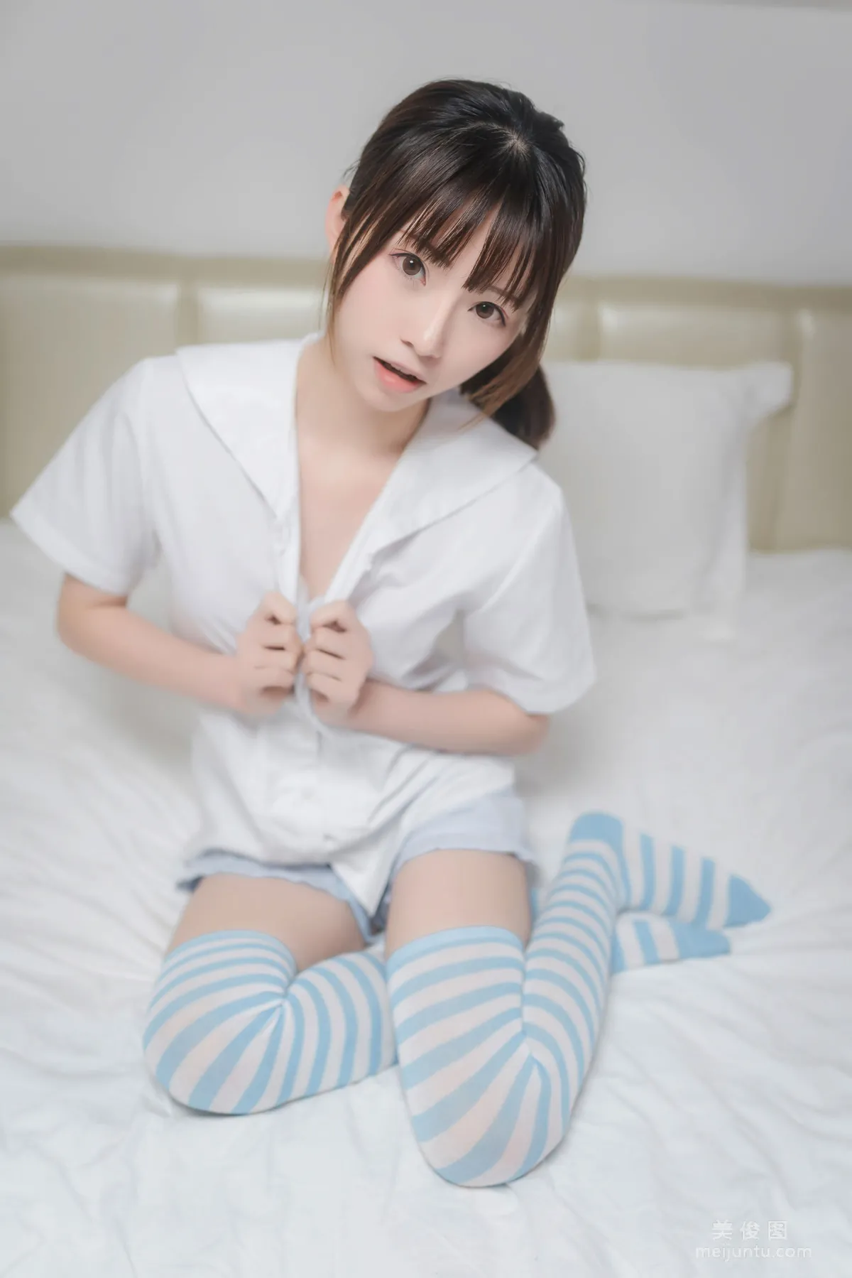 [Cosplay] Kitaro_绮太郎 - 藍白條紋襪 15