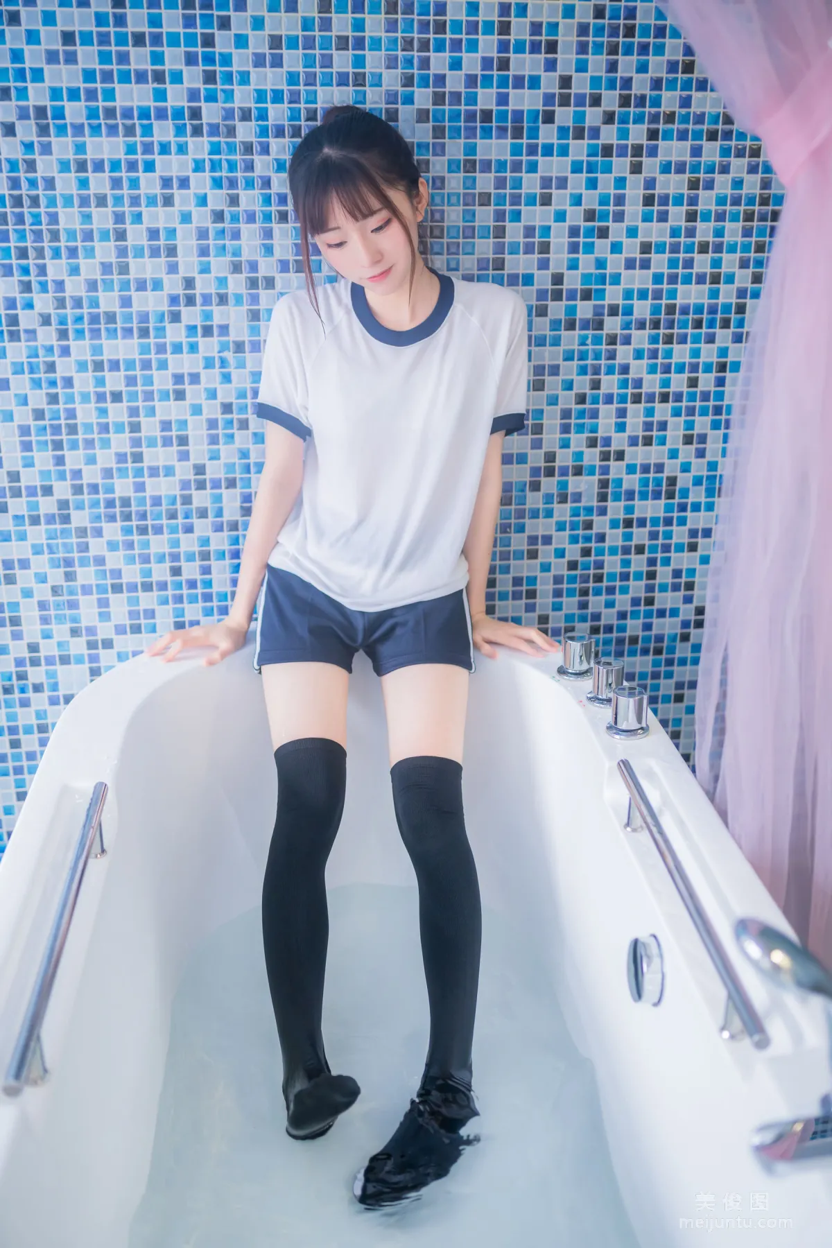 Qi Tailang: Web Idols photo 31