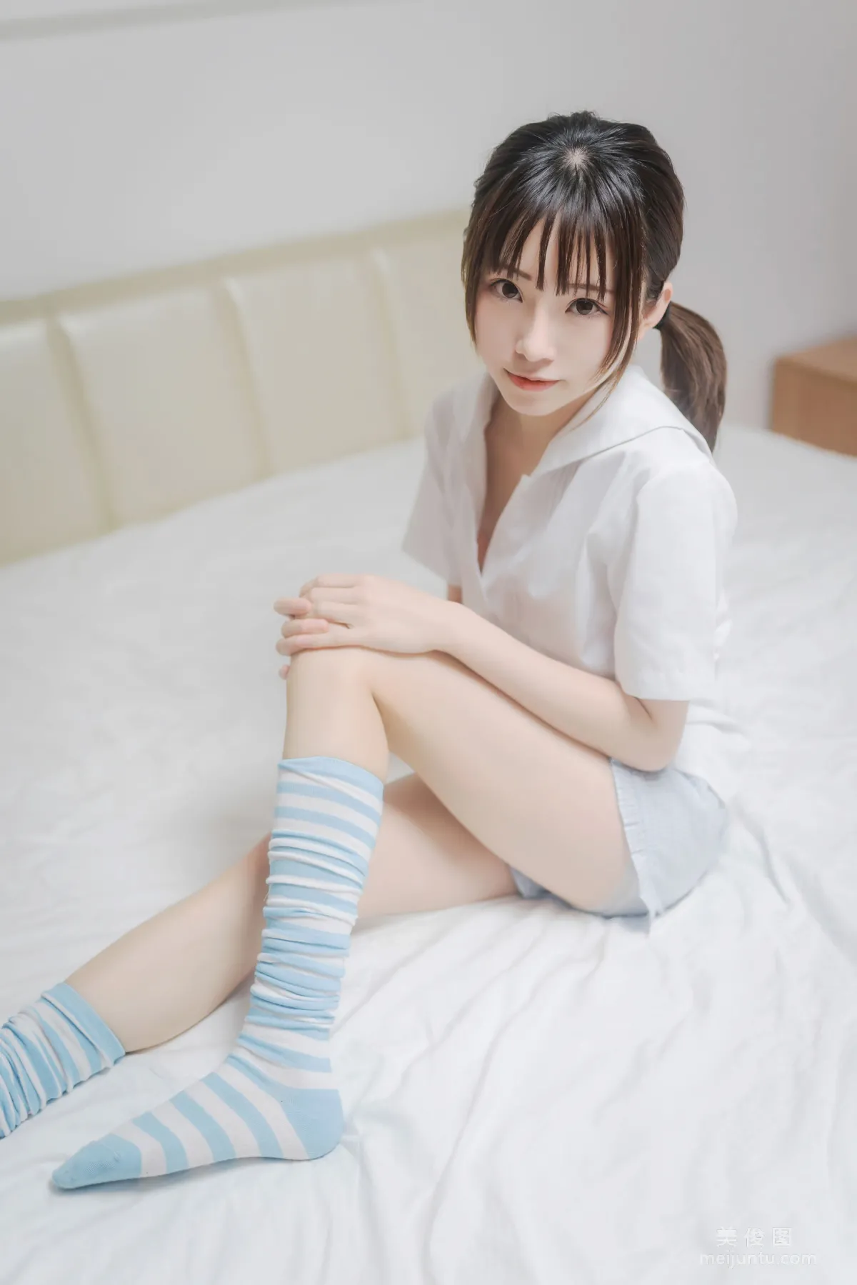 [Cosplay] Kitaro_绮太郎 - 藍白條紋襪 34