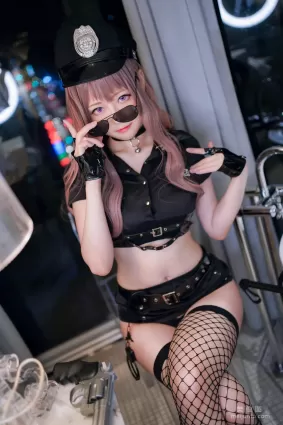 [Cosplay] Arty亞緹 - 女警網襪 寫真套圖
