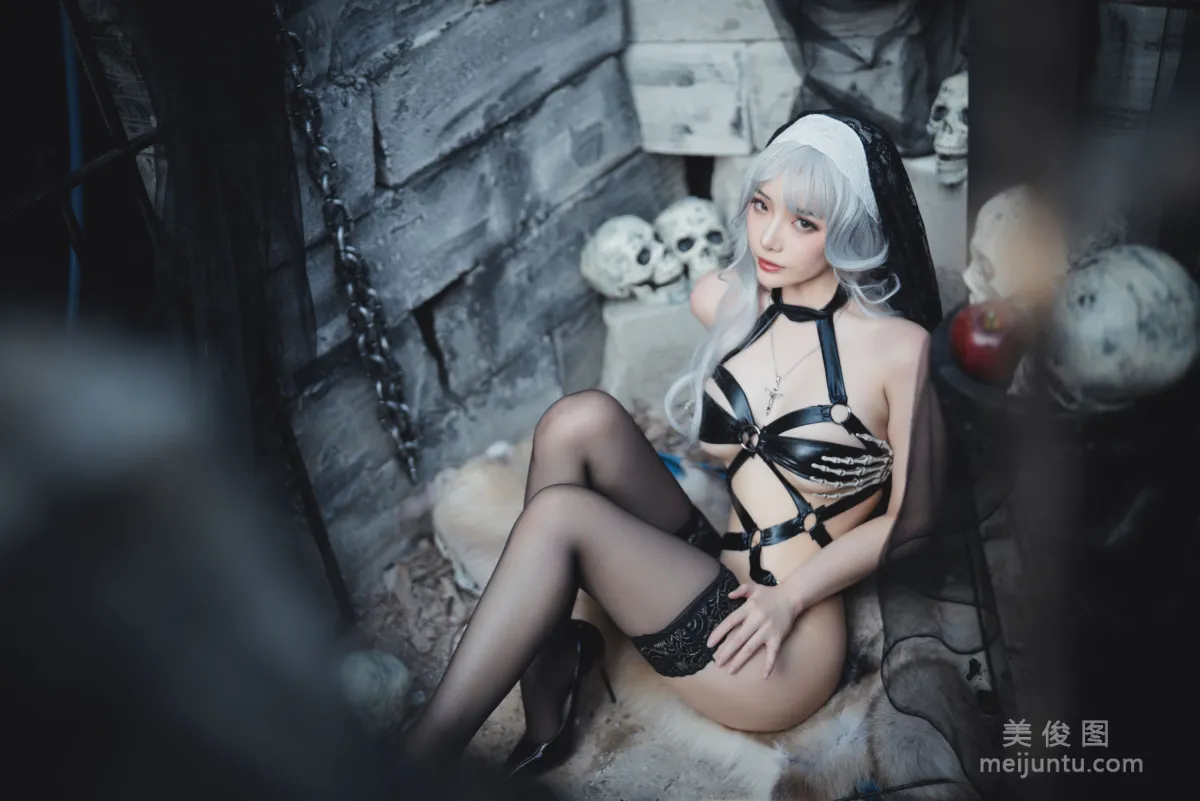 [Cosplay] 雯妹 - 暗黑修女 21