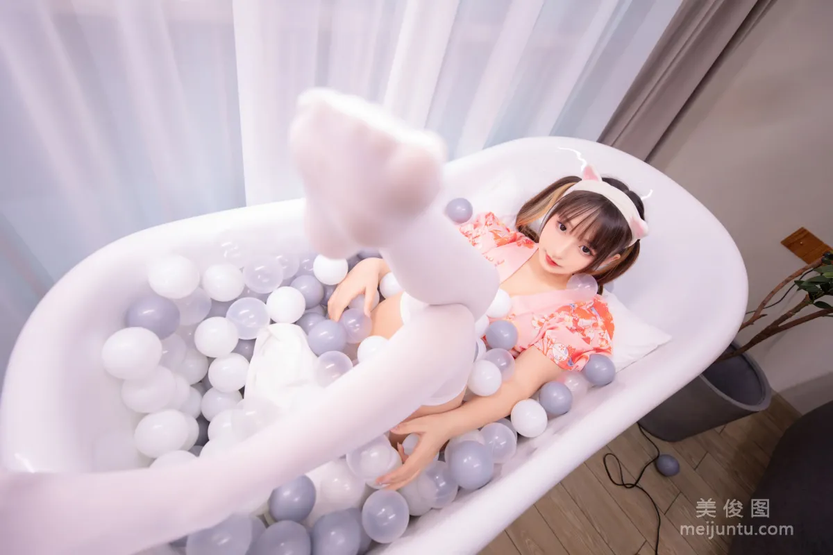 Shenle Banzhen Dong: Web Idols photo 3