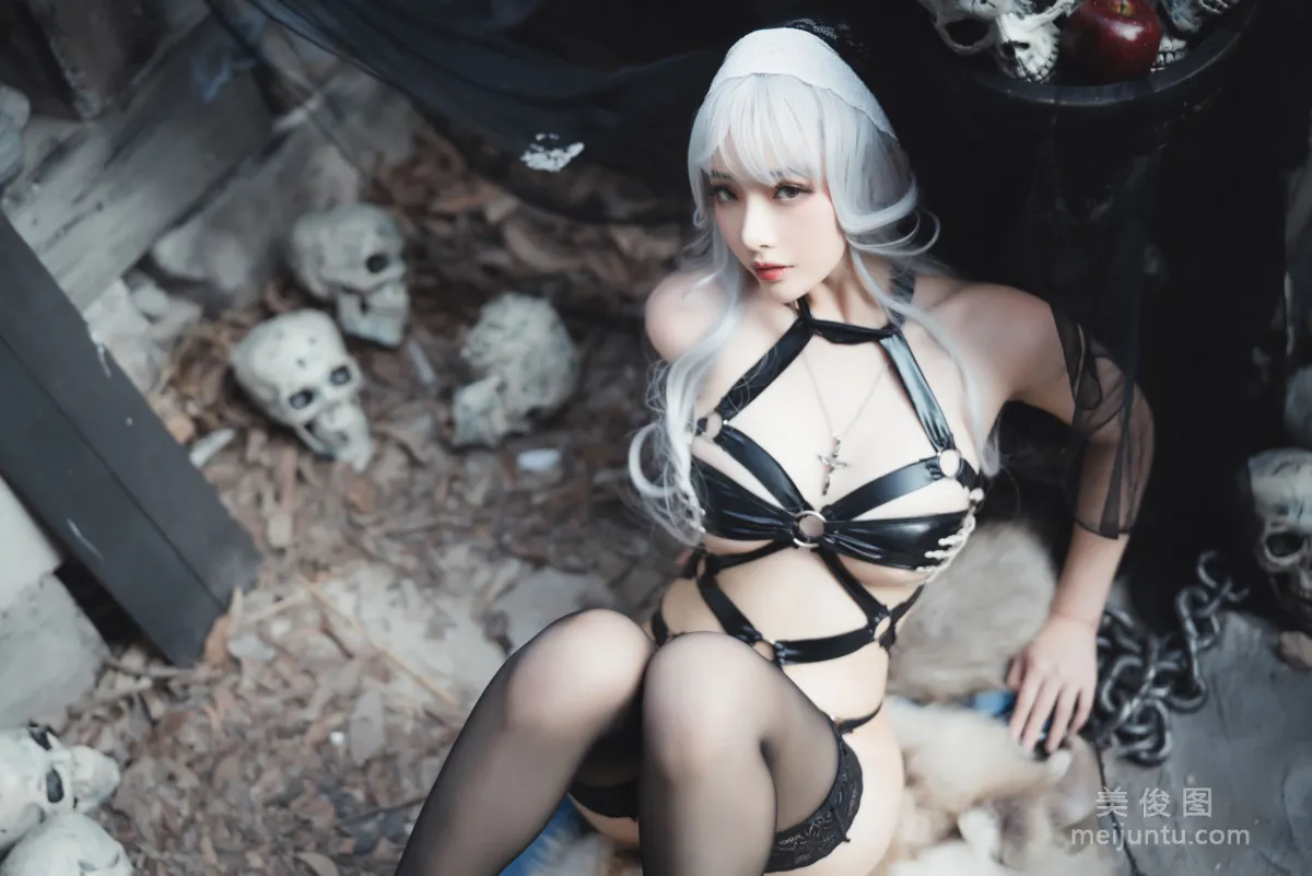 [Cosplay] 雯妹 - 暗黑修女 25