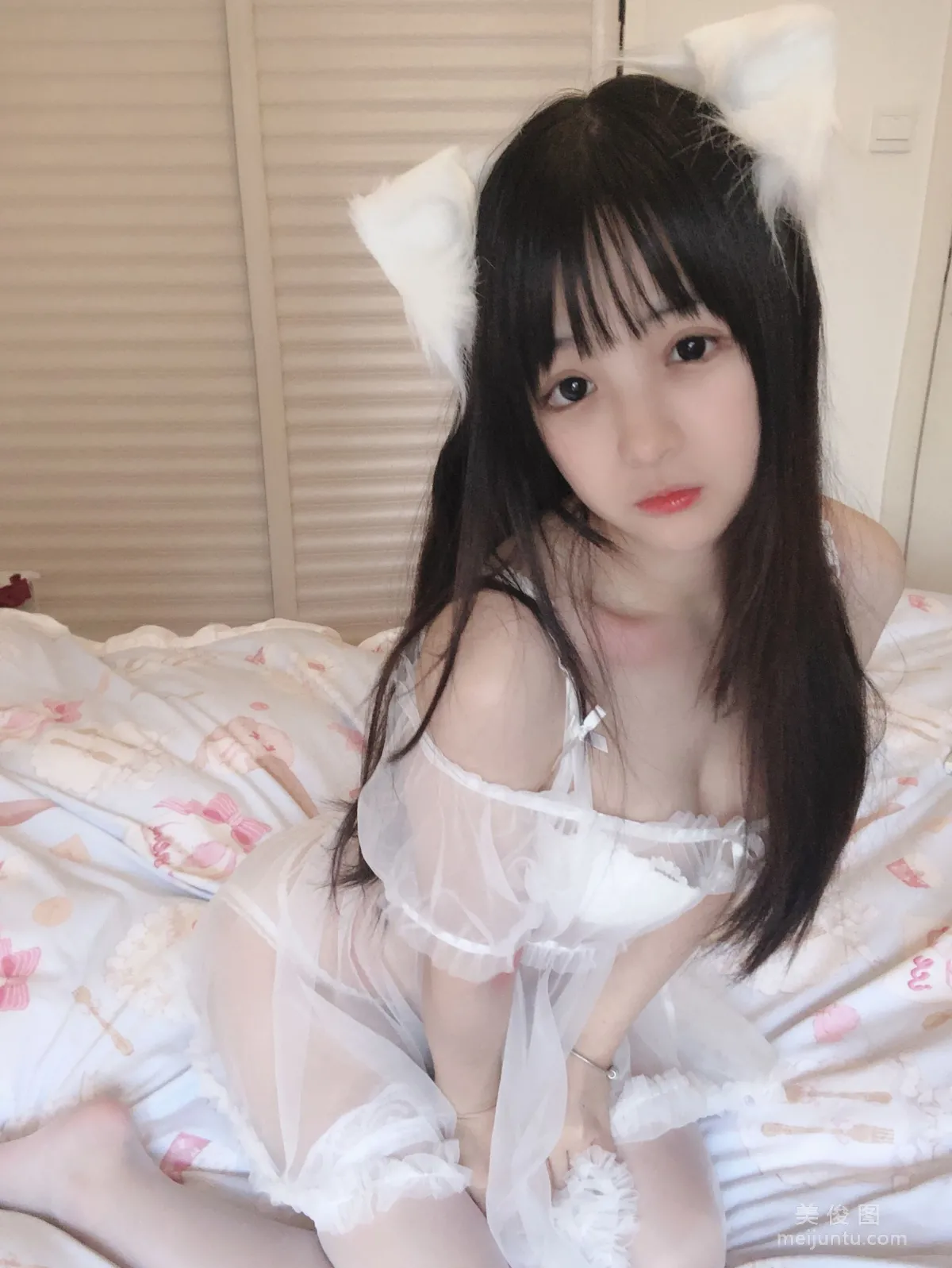 [Cosplay] 桜井甯甯 - 小白貓 蕾絲内衣 寫真套圖 10