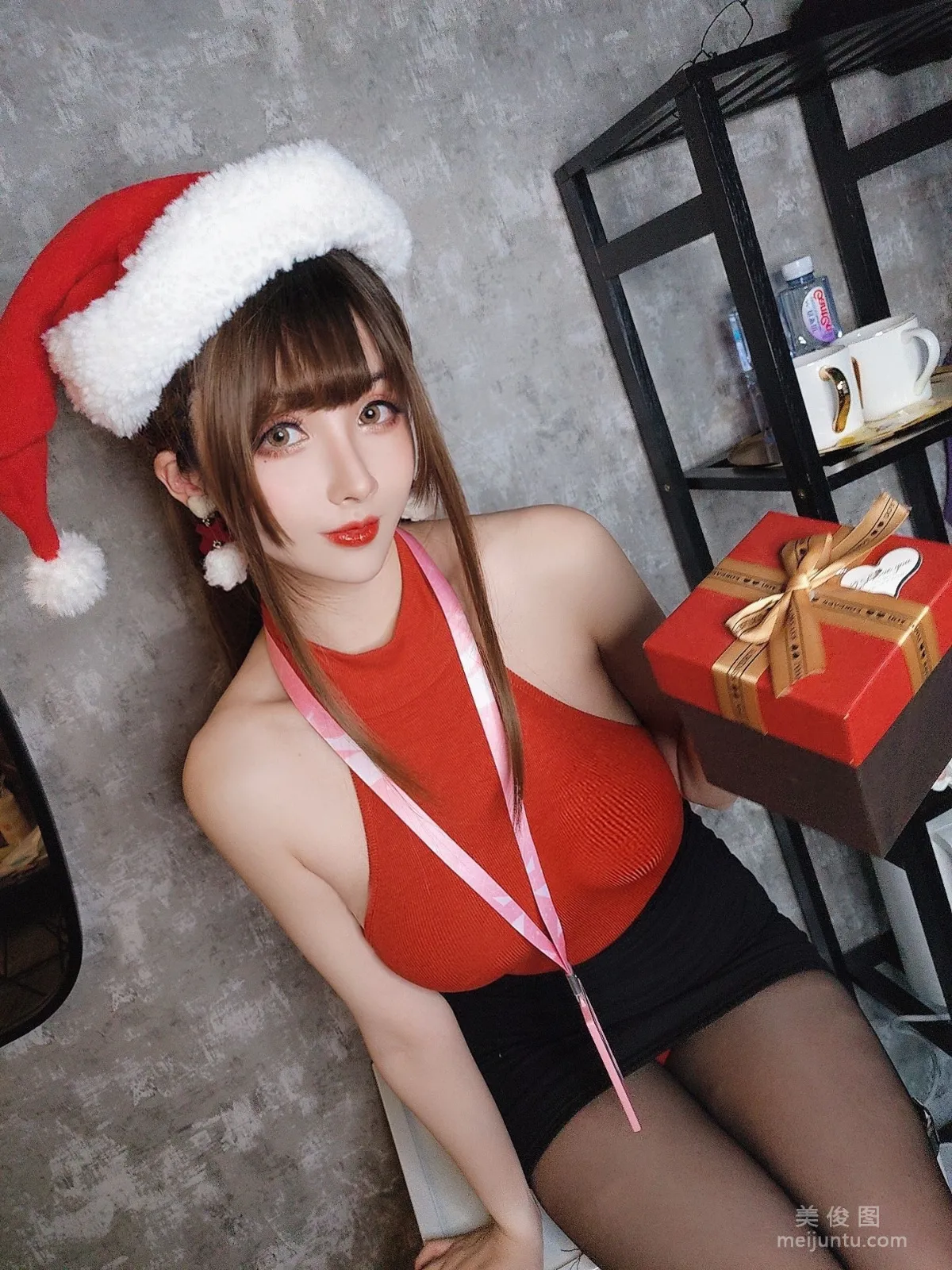 [COS Fan Service] rioko Liang Liangzi - Office Worker's Happy Christmas photo 2