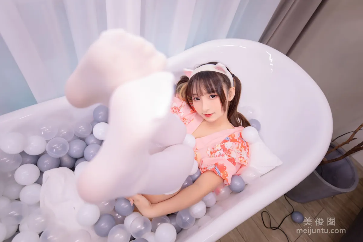 Shenle Banzhen Dong: Web Idols photo 7