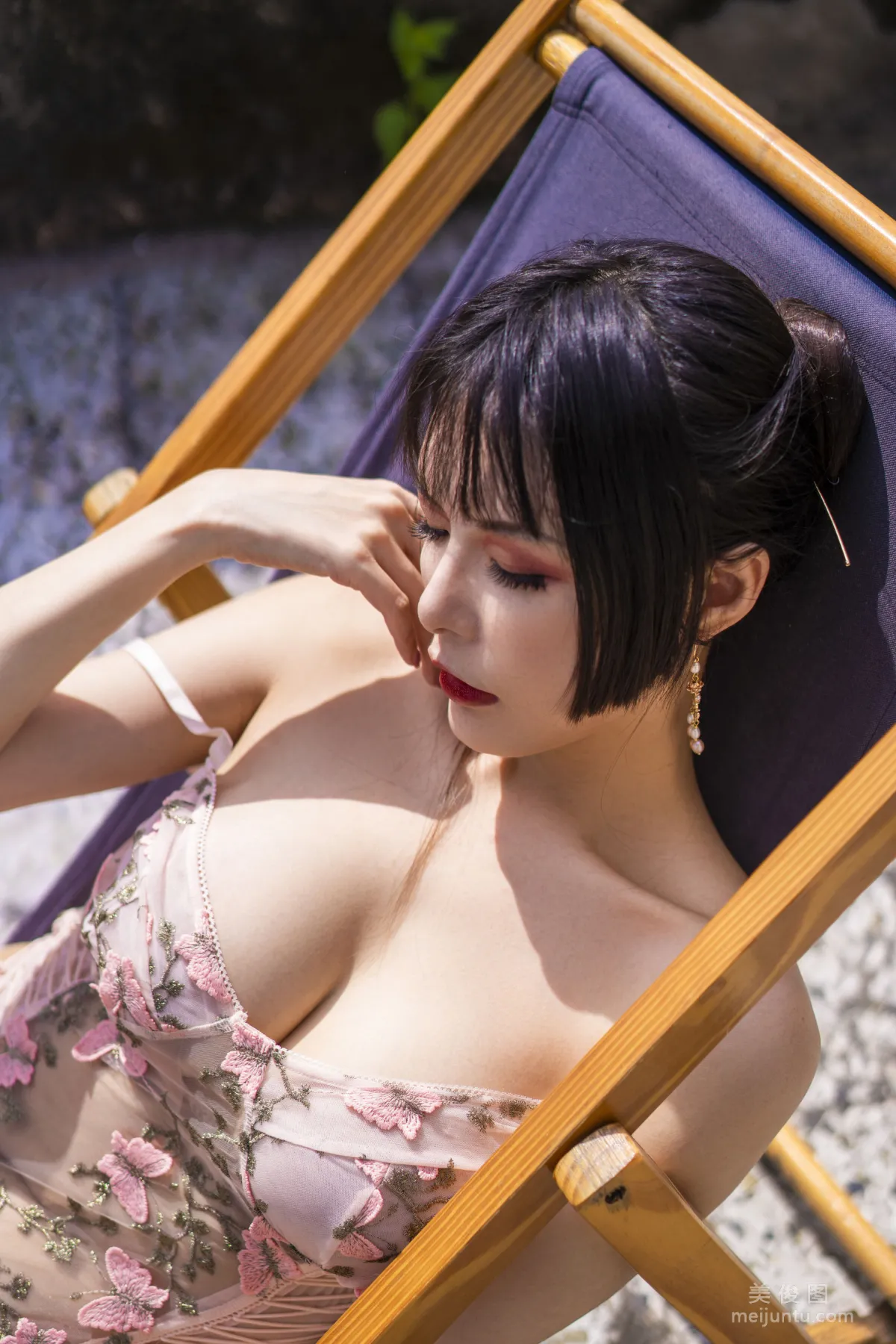 [網紅COS] 秋和柯基(夏小秋秋秋) - 天台 寫真套圖 7