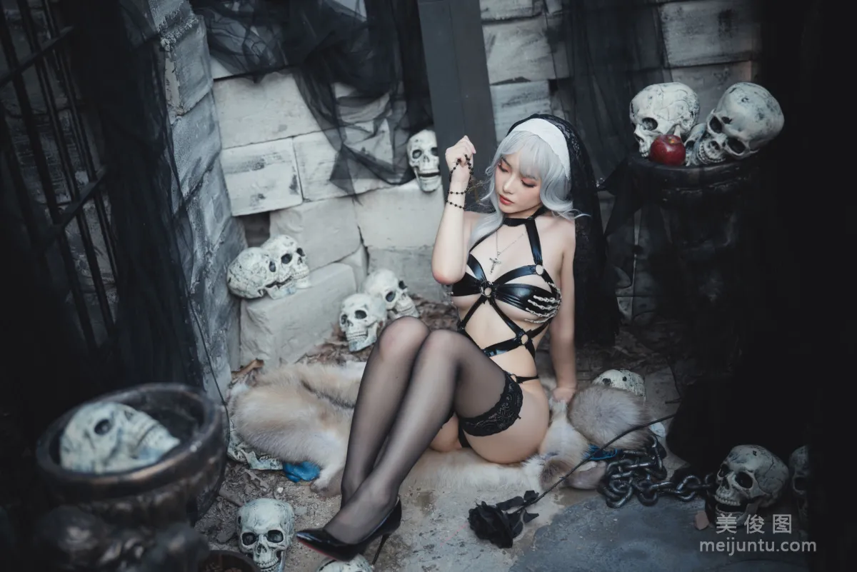 [Cosplay] 雯妹 - 暗黑修女 19