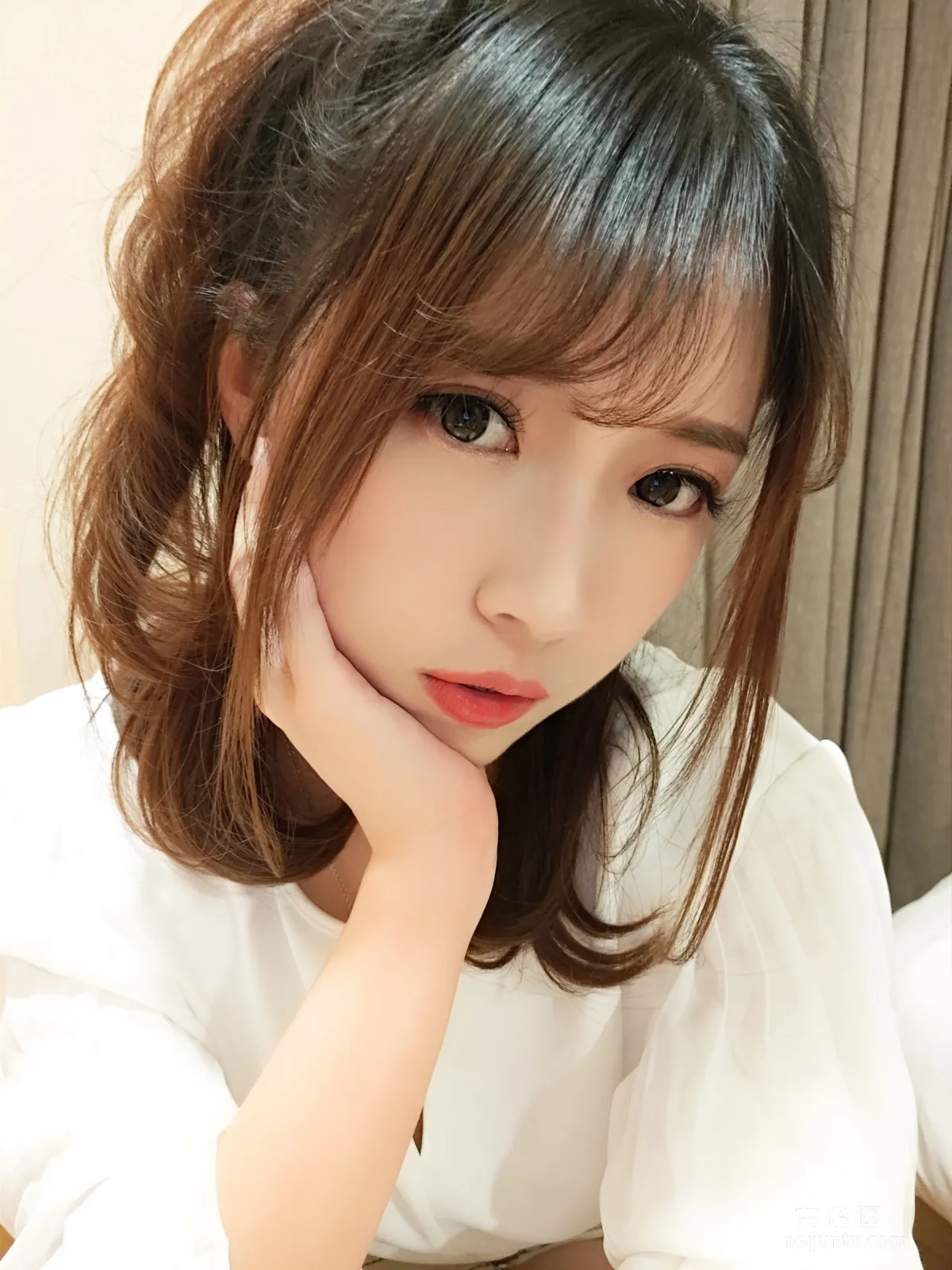 Douyu Streamer Little Witch Luna - OL Style Skin-Color Pantyhose photo 7