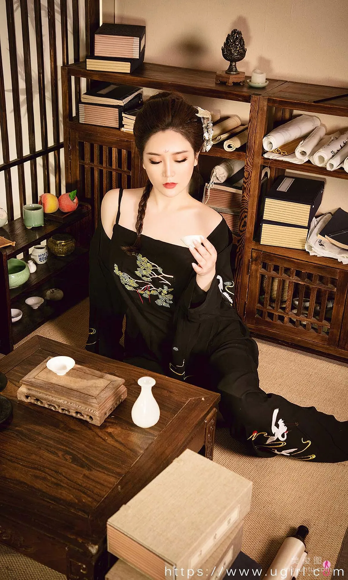[Ugirls] NO.2009 Jin Zilin - Night Meeting in Neon Dress as the Lanterns Light Up photo 34