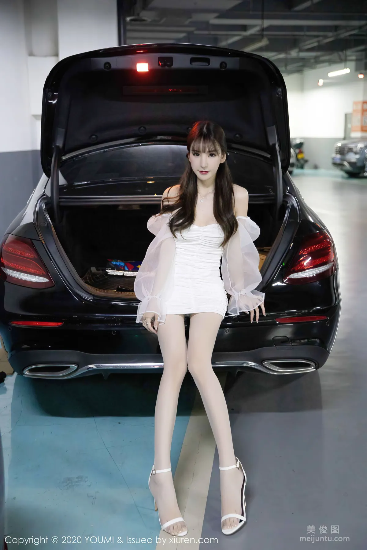 [YouMi] Vol.570 Zhou Yuxi Sandy - Pure White Light and Translucent Clothing Lightly Wrapping the Graceful Body photo 2