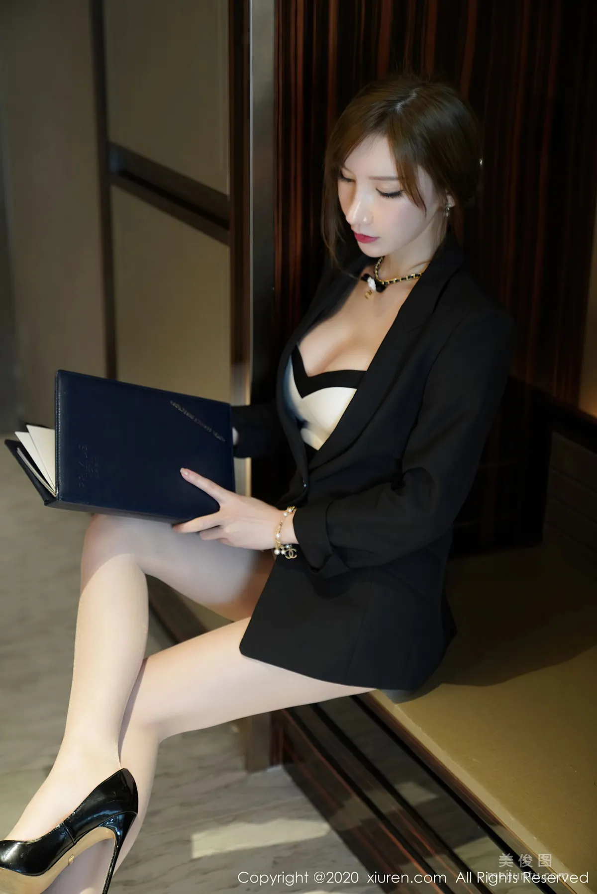 [秀人XIUREN] No.2885 周于希Sandy - 職場0L劇情主題系列 27