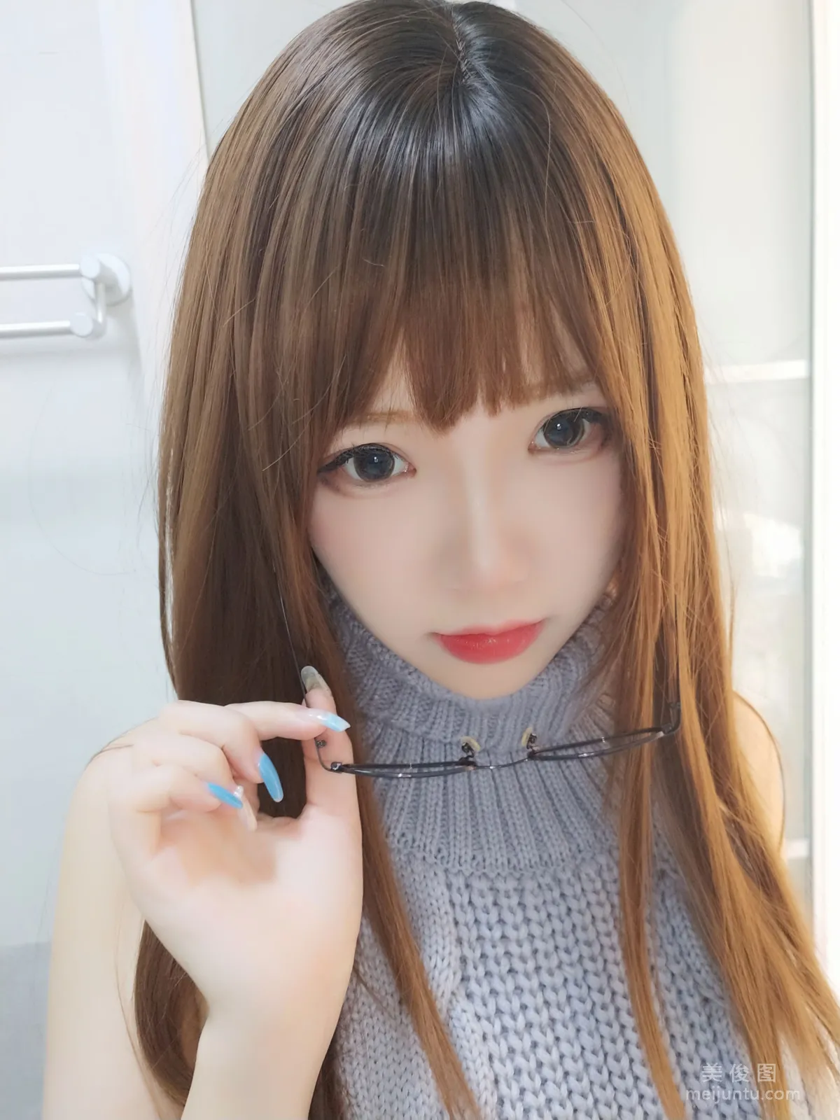 Anime Blogger Xueqing Astra - Black Stockings Backless Sweater photo 48