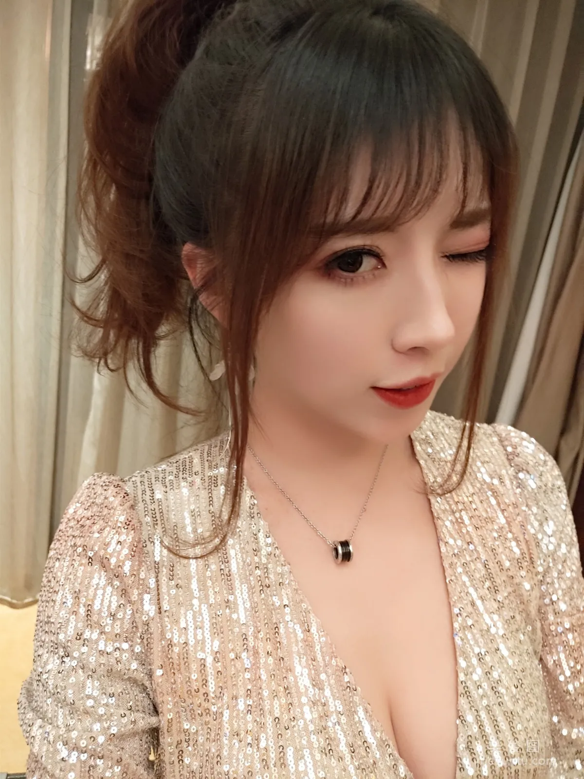 [Cosplay Photos] Xiaonv Wulu Na, Sequin Dress and Silk Stockings photo 8