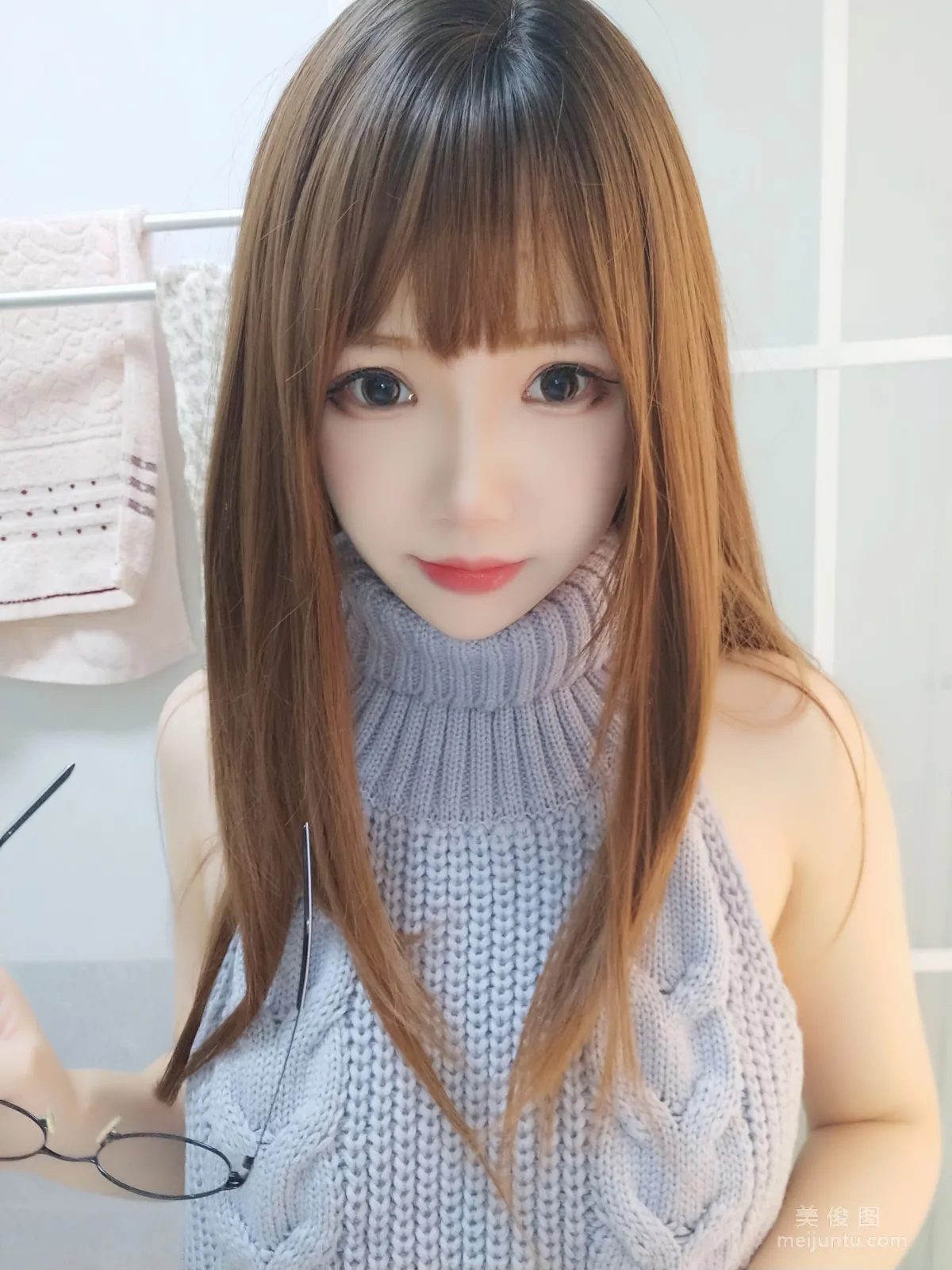 Anime Blogger Xueqing Astra - Black Stockings Backless Sweater photo 47