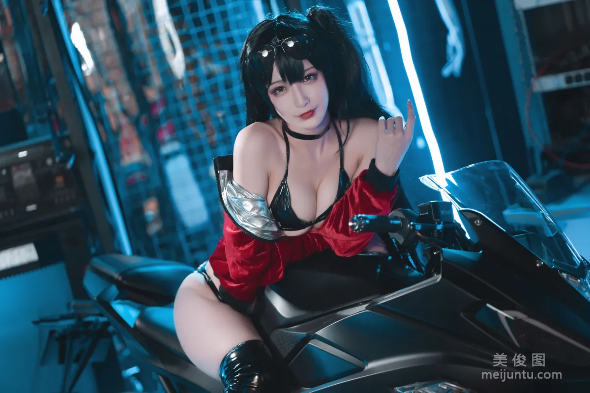 [COS Photos] Anime Blogger Tieban Shaogui Wu w - Taihou Motorcycle photo 4