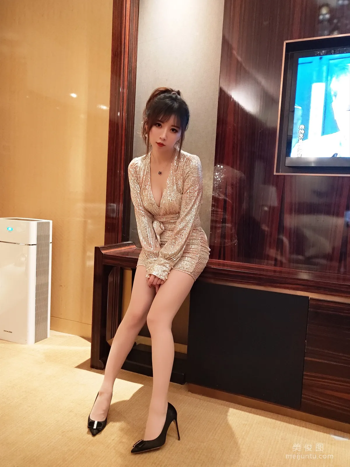 [Cosplay Photos] Xiaonv Wulu Na, Sequin Dress and Silk Stockings photo 20