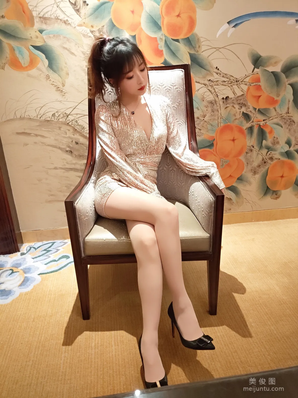 [Cosplay Photos] Xiaonv Wulu Na, Sequin Dress and Silk Stockings photo 5